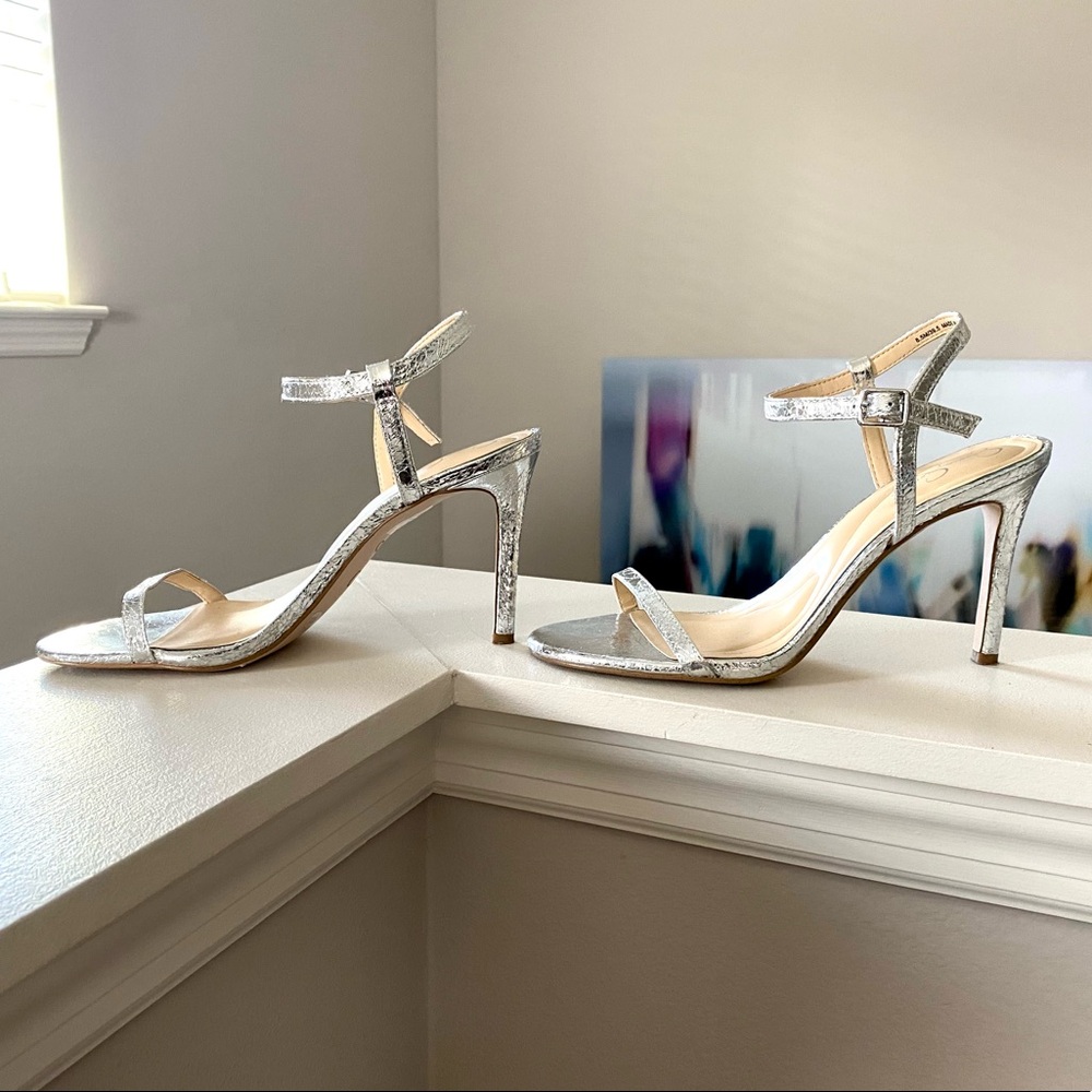 Gorgeous Jessica Simpson Janova Sandals-Silver